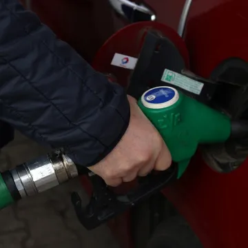 Cijene goriva lete u nebo: Naftna polja se prazne, profitirala je samo jedna država