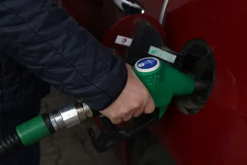 Cijene goriva lete u nebo: Naftna polja se prazne, profitirala je samo jedna država