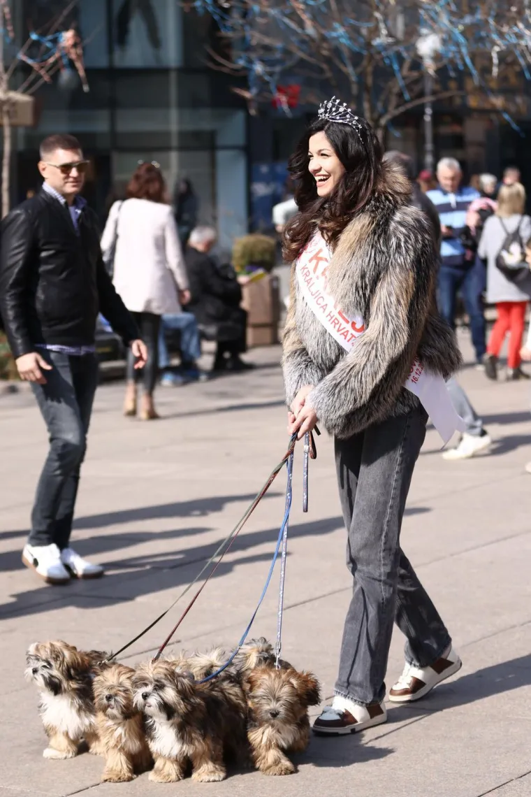 Kakva ljepotica! Kći Gorana Vi&scaron;njića s krunom na glavi pro&scaron;etala &scaron;picom, svi su gledali u nju