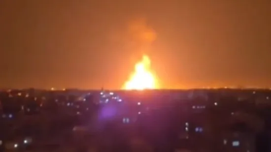 Ogromni požari u Teheranu, &scaron;ire se snimke: Izrael bombardirao rafineriju nafte