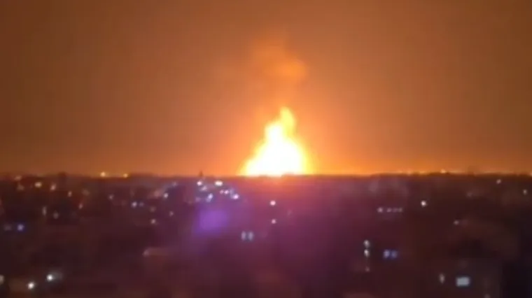 Ogromni požari u Teheranu, &scaron;ire se snimke: Izrael bombardirao rafineriju nafte