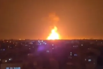 Ogromni požari u Teheranu, &scaron;ire se snimke: Izrael bombardirao rafineriju nafte