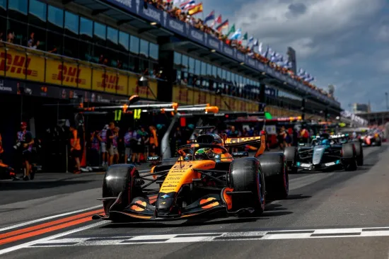 Nevjerica na tribinama: Domaći junak razbio bolid prije starta utrke, publika &scaron;okirana