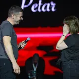 Pale zaruke tijekom koncerta u Areni: Pogledajte reakciju djevojke