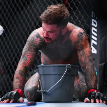 Povraćao u oktogonu od bolova pa ipak pobijedio, a jedan je borac iza&scaron;ao s kapom sibirskog tigra