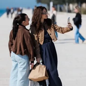 Sunčano vrijeme, kava i lijepe djevojke: Pogledajte tko je sve zablistao ovog vikenda u centru Zadra
