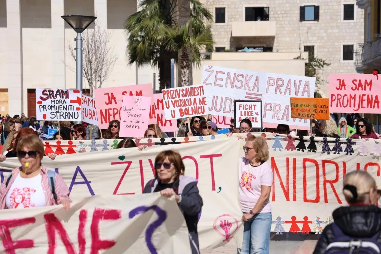 Mar&scaron; za prava žena u Splitu: 'Bilo kuda otpor svuda!'
