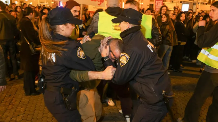 Incidenti na Noćnom mar&scaron;u: Mu&scaron;karac se sukobio s policijom, priveden je