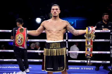 Opetaia dominantno osvojio titulu, pa ostao bez pojasa