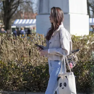 Legica za kojom su se svi okretali: Brineta s dugim nogama zasjala na sajmu u Osijeku