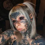 Tetovaže od glave do pete, pa čak i na jeziku: Evo kako je izgledala prije, bila je ba&scaron; slatka