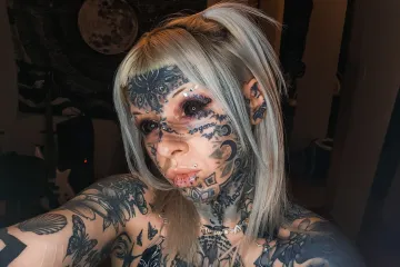 Tetovaže od glave do pete, pa čak i na jeziku: Evo kako je izgledala prije, bila je ba&scaron; slatka