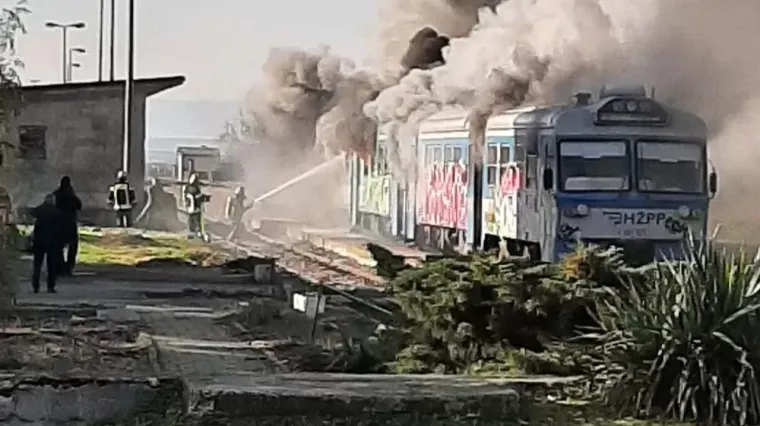 Stra&scaron;ni prizori na istoku Hrvatske, buktinja gutala putnički vlak: Doznajemo detalje