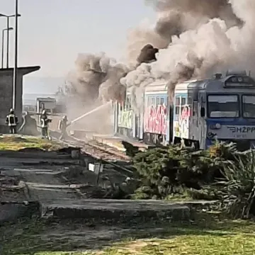 Stra&scaron;ni prizori na istoku Hrvatske, buktinja gutala putnički vlak: Doznajemo detalje