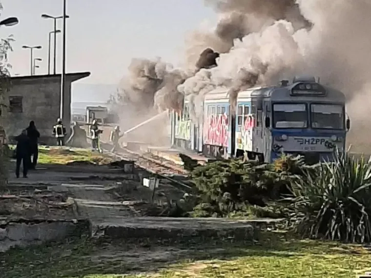 Stra&scaron;ni prizori na istoku Hrvatske, buktinja gutala putnički vlak: Doznajemo detalje