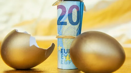 Novac stiže na račune, počele isplate uskrsnica umirovljenicima! Evo kako do svog novca