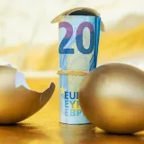 Novac stiže na račune, počele isplate uskrsnica umirovljenicima! Evo kako do svog novca