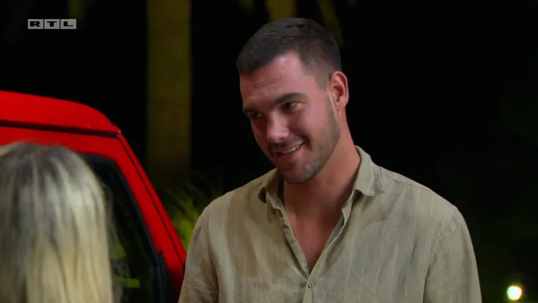 Karlo iznenadio sve: Dao joj zlatni ključ i pozvao je da s njim provede noć u vili