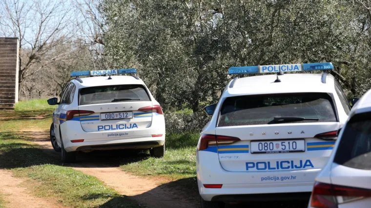 Krenuo motornom pilom na drugog mu&scaron;karca i zarezao ga: Sve je počelo svađom