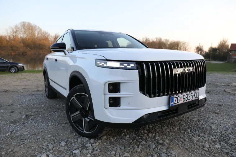 Kopija 'Range Rovera'? Moćan SUV 'ubija' dizajnom: 'Oprostite, &scaron;to ja ovo gledam?!'