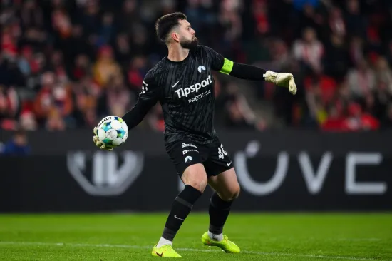 Golman ispucao loptu i razbio susjedu prozor