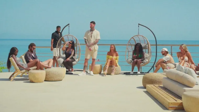 Od zvijezde Love Islanda do voditeljice: Tko je Olivia Attwood, žena koja preodgaja 'lo&scaron;e dečke'?