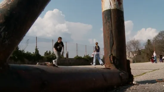 Sedam godina bez dogovora: Zbog spora dviju &scaron;kola djeca u Imotskom tjelesni imaju na zapu&scaron;tenom betonu