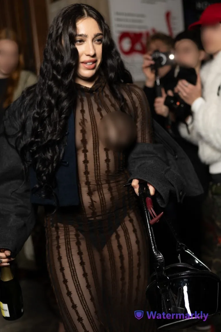 Madonnina kći &scaron;okirala outfitom u Parizu: Prozirna haljina otkrila vi&scaron;e nego &scaron;to je planirala