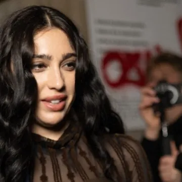 Madonnina kći &scaron;okirala outfitom u Parizu: Prozirna haljina otkrila vi&scaron;e nego &scaron;to je planirala