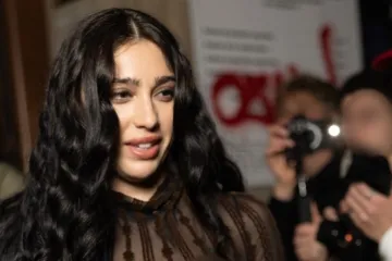 Madonnina kći &scaron;okirala outfitom u Parizu: Prozirna haljina otkrila vi&scaron;e nego &scaron;to je planirala