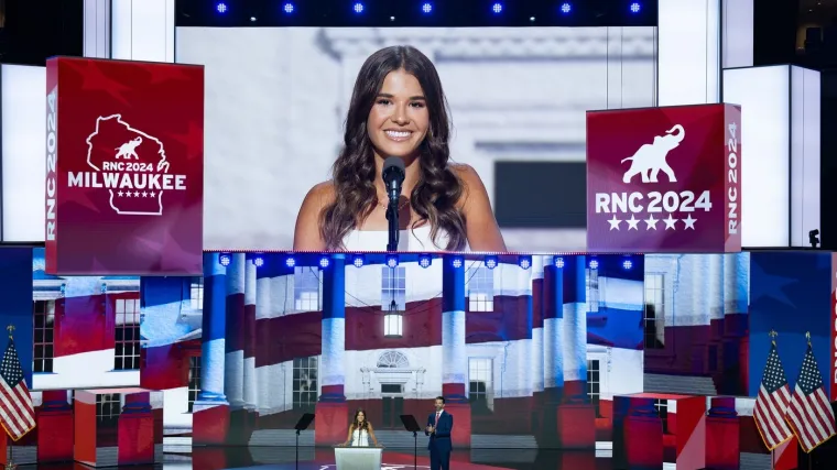 Tko je unuka Donalda Trumpa? Pozirala uz vojne helikoptere pa izazvala burne reakcije