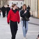 Svi su gledali u nasmijanu brinetu na &scaron;pici u Čakovcu: Njezin outfit pun je pogodak