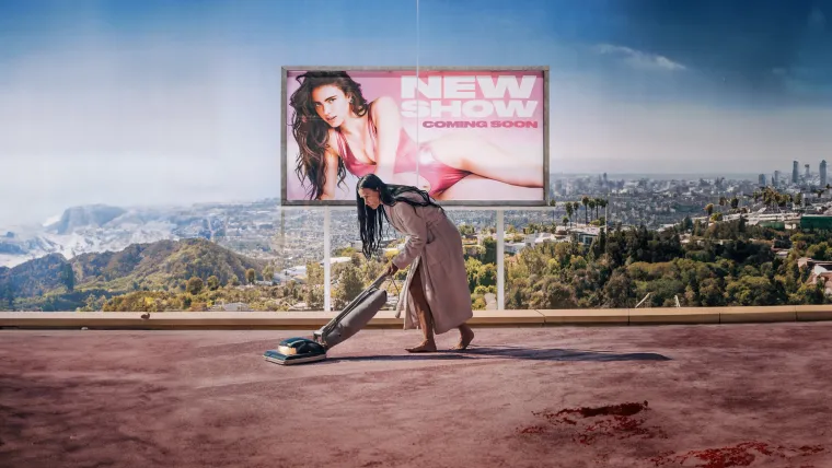 Za&scaron;to svi pričaju o žutom kaputu iz filma 'Supstanca'? Skrivena simbolika koja je mnogima promaknula