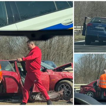Stravični prizori na A1! Demolirani auti, rasuta prtljaga: 'Žena je stajala pored i plakala'