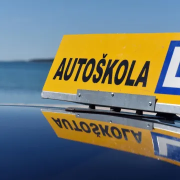 Svaki vozač mora imati sve točne odgovore na najlak&scaron;im pitanjima iz prometnih propisa
