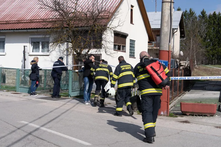 Jedno tijelo bacio u septičku jamu? Stigli vatrogasci, susjedi u &scaron;oku: 'Svi su ga se klonili'