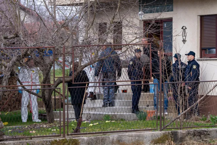 Jedno tijelo bacio u septičku jamu? Stigli vatrogasci, susjedi u &scaron;oku: 'Svi su ga se klonili'