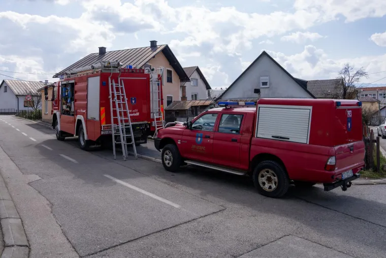 Jedno tijelo bacio u septičku jamu? Stigli vatrogasci, susjedi u &scaron;oku: 'Svi su ga se klonili'