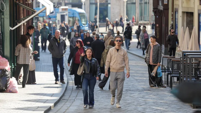 Nastavlja se iznadprosječna toplina: Temperature idu do 19&deg;C, ali stižu i neugodni pljuskovi