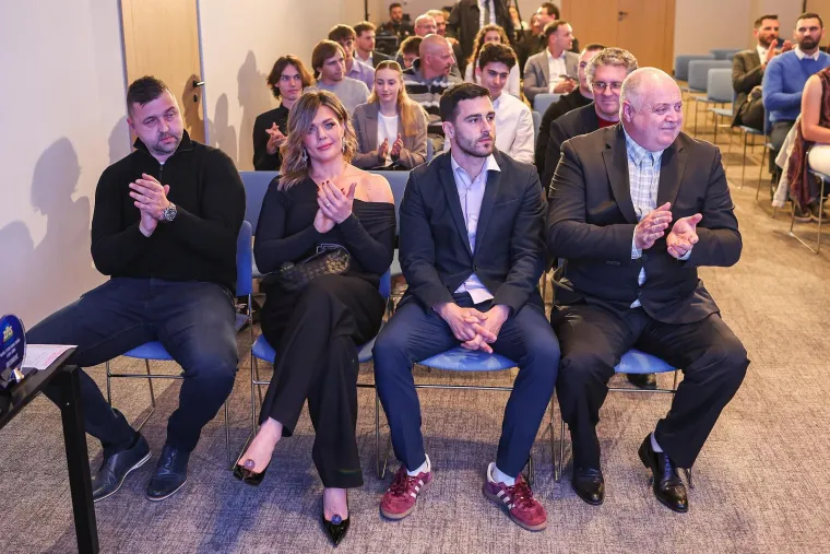 Sandra Elkasević i suprug ukrali pažnju na dodjeli nagrada: Imaju dvostruki razlog za slavlje