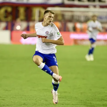 Biv&scaron;i igrač Hajduka pobjegao u Split s obitelji: Liga zaustavljena