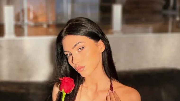 Anastasia iz 'Gospodina Savr&scaron;enog' objavila fotografiju u opu&scaron;tenom izdanju