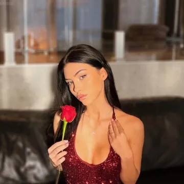 Anastasia iz 'Gospodina Savr&scaron;enog' objavila fotografiju u opu&scaron;tenom izdanju