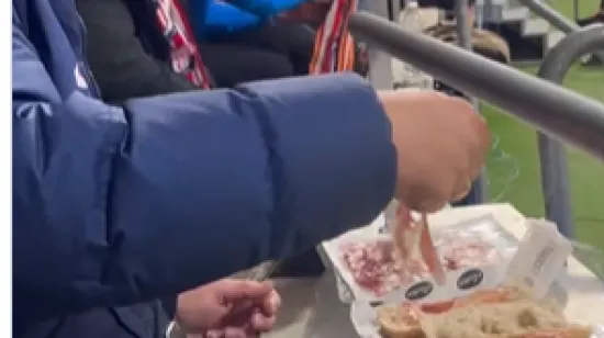 Kakav majstor! Traje raspad Tudorove momčadi, svi su u transu, a on? Ma najbolje da pogledate sami