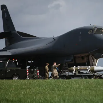 &Scaron;to se to 'kuha' u Britaniji? Amerikanci pune streljivom ubojiti bombarder 'Kost'