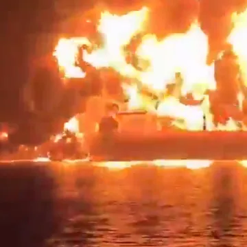 Ogromni plamen gutao tanker u Perzijskom zaljevu: Stižu snimke, Iran pojačao napade