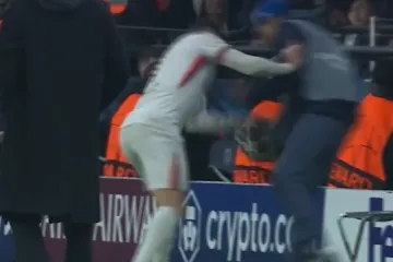 Chelseajeva zvijezda odgurnula skupljača lopti, te&scaron;ko je opisati &scaron;to se potom dogodilo