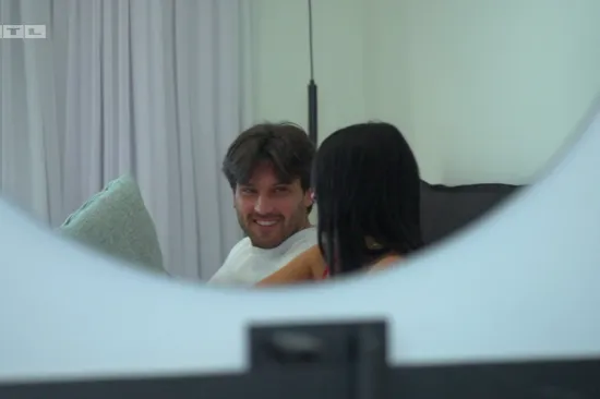 Nakon zajedničke noći s Petrom promijenila mi&scaron;ljenje: Njezinom odnosu s Karlom do&scaron;ao je kraj