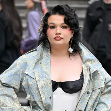 Lola Young sru&scaron;ila se na pozornici pa iskreno progovorila o ovisnosti: '&Scaron;to sam trebala, umrijeti?'