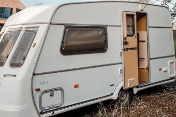 Kupili su staru kamp kućicu za siću i od nje stvorili mali raj na kotačima: Izgleda bajkovito